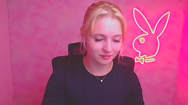 Snapshot of Milka_kiss_ chatting on 09.20.25 Milka kiss online show from 09.20.25