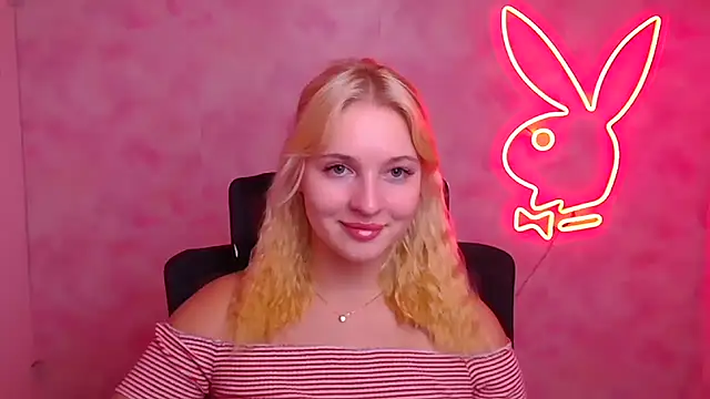 Snapshot of Milka_kiss_ chatting on 09.27.25 Milka kiss online show from 09.27.25