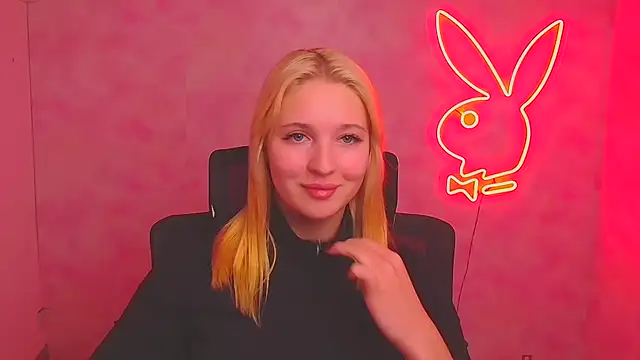 Snapshot of Milka_kiss_ chatting on 10.02.25 Milka kiss online show from 10.02.25