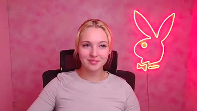 Snapshot of Milka_kiss_ chatting on 10.09.25 Milka kiss online show from 10.09.25