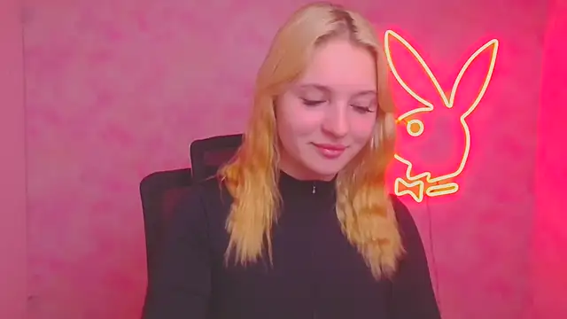 Snapshot of Milka_kiss_ chatting on 10.20.25 Milka kiss online show from 10.20.25