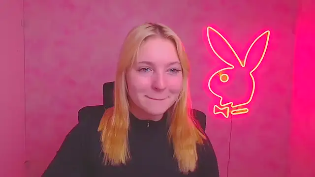 Snapshot of Milka_kiss_ chatting on 10.28.25 Milka kiss online show from 10.28.25