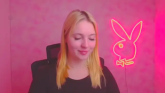 Snapshot of Milka_kiss_ chatting on 11.06.25 Milka kiss online show from 11.06.25