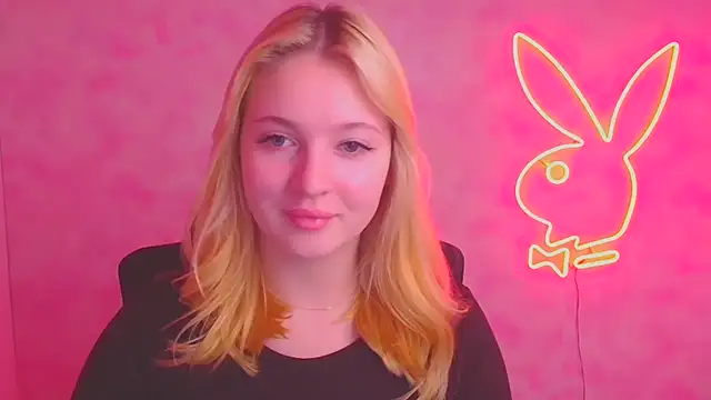 Snapshot of Milka_kiss_ chatting on 11.13.25 Milka kiss online show from 11.13.25