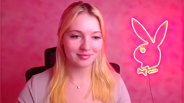 Snapshot of Milka_kiss_ chatting on 11.20.25 Milka kiss online show from 11.20.25