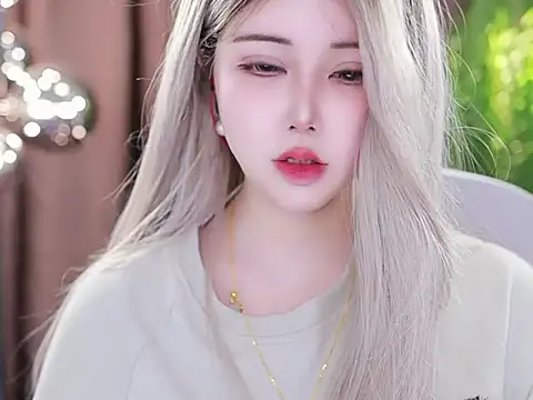 Snapshot of Qiaoqiao_ chatting on 02.20.25 Qiaoqiao online show from 02.20.25