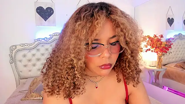 NiaColusi online show from 11.04.25