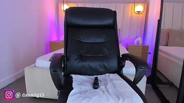 kosmic Angel online show from 02.20.25