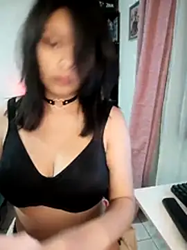 Snapshot of mia__katt chatting on 01.01.25 mia katt online show from 01.01.25