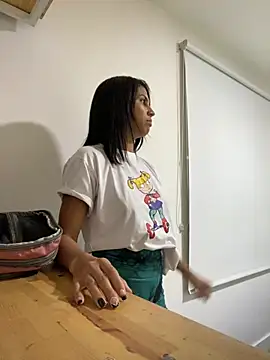 Snapshot of sharonmiller_2_ chatting on 02.28.25 sharonmiller 2 online show from 02.28.25