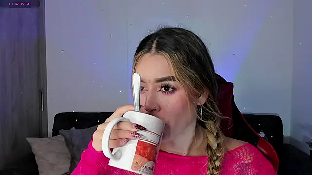 Snapshot of zoee_jackson chatting on 11.06.25 zoee jackson online show from 11.06.25