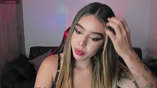 Snapshot of zoee_jackson chatting on 11.23.25 zoee jackson online show from 11.23.25