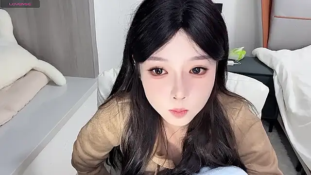 Snapshot of Q-ing chatting on 12.02.24 Q-ing online show from 12.02.24