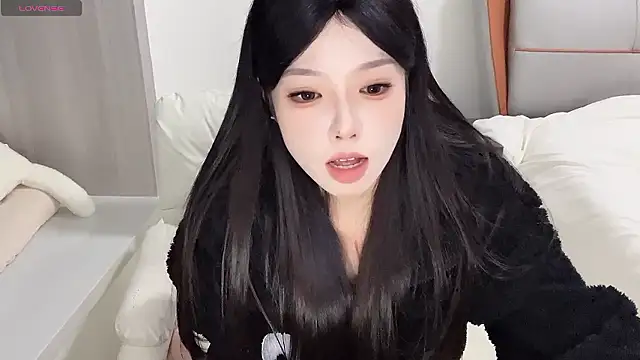 Snapshot of Q-ing chatting on 12.03.24 Q-ing online show from 12.03.24