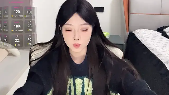 Snapshot of Q-ing chatting on 12.10.24 Q-ing online show from 12.10.24