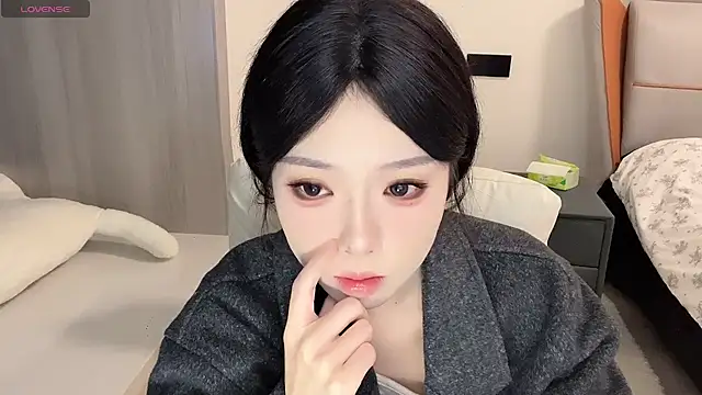 Snapshot of Q-ing chatting on 12.27.24 Q-ing online show from 12.27.24