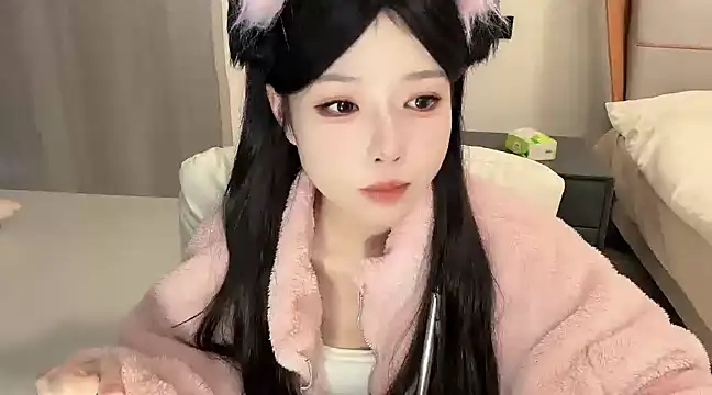 Snapshot of Q-ing chatting on 01.02.25 Q-ing online show from 01.02.25