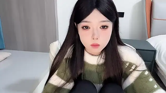 Snapshot of Q-ing chatting on 01.07.25 Q-ing online show from 01.07.25