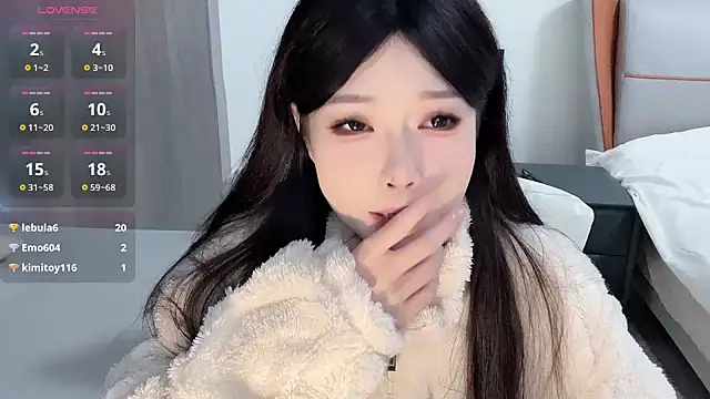 Snapshot of Q-ing chatting on 01.10.25 Q-ing online show from 01.10.25