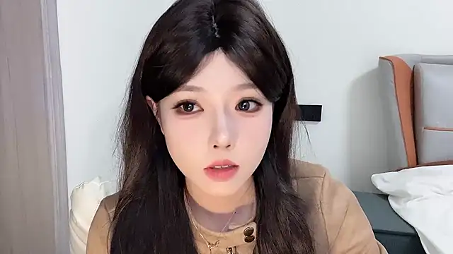 Snapshot of Q-ing chatting on 02.15.25 Q-ing online show from 02.15.25