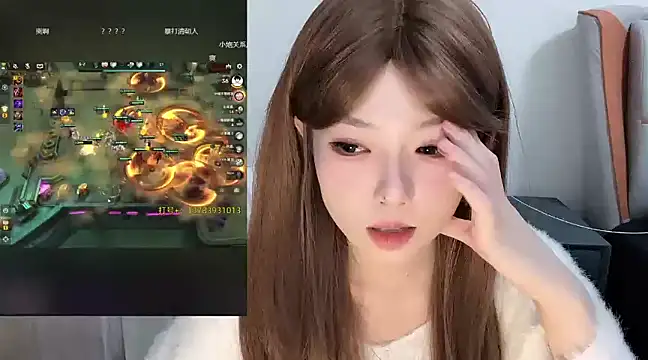 Snapshot of Q-ing chatting on 03.02.25 Q-ing online show from 03.02.25