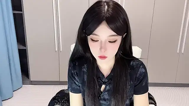 Snapshot of Q-ing chatting on 10.16.25 Q-ing online show from 10.16.25