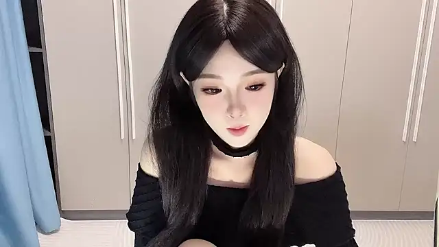 Snapshot of Q-ing chatting on 11.03.25 Q-ing online show from 11.03.25