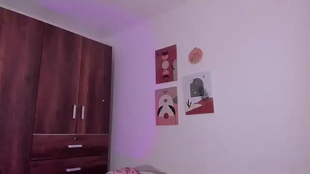 Luisa0110 online show from 02.15.25