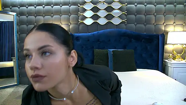 LeyaCass online show from 09.17.25