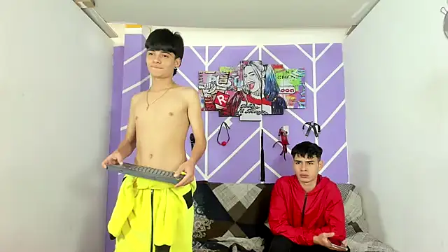 Snapshot of Fresahot2005 chatting on 12.01.24 Fresahot2005 online show from 12.01.24