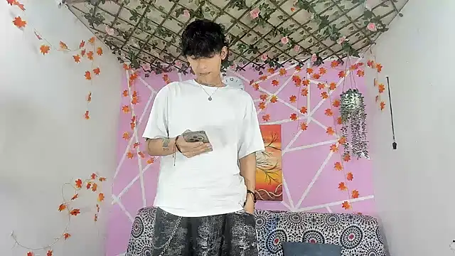 Fresahot2005 online show from 12.18.25