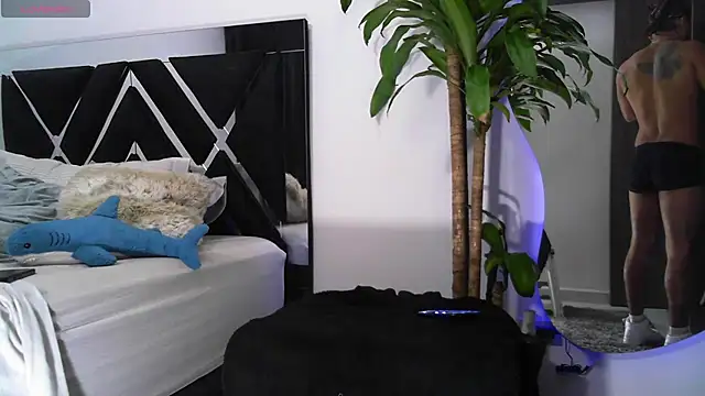 Snapshot of LeooBigBoy chatting on 02.21.25 LeooBigBoy online show from 02.21.25