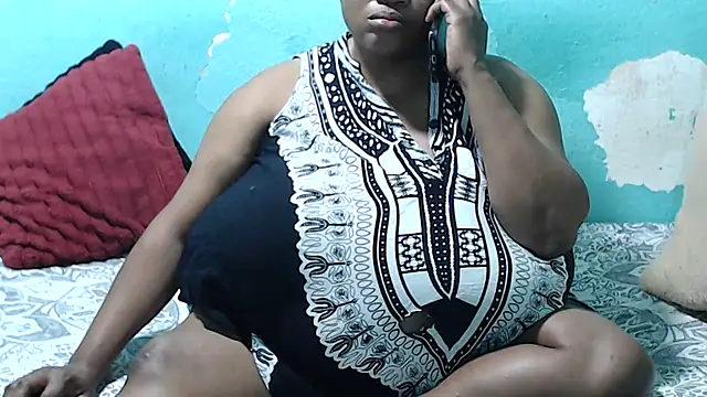 Snapshot of Bustyslave48 chatting on 01.29.25 Bustyslave48 online show from 01.29.25