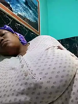 Snapshot of Bustyslave48 chatting on 09.21.25 Bustyslave48 online show from 09.21.25