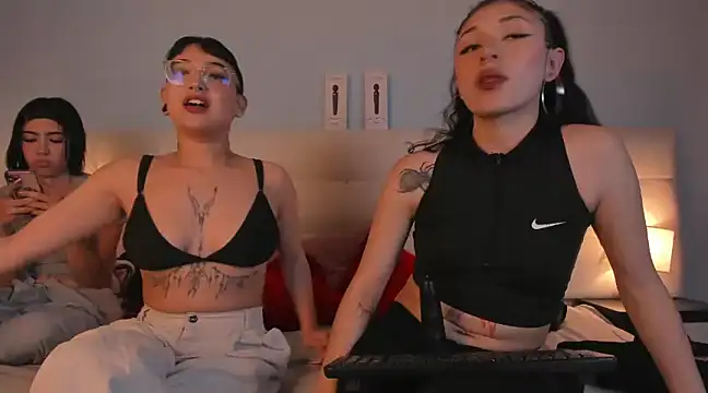 Snapshot of Cintya_Kros chatting on 01.11.25 Cintya Kros online show from 01.11.25