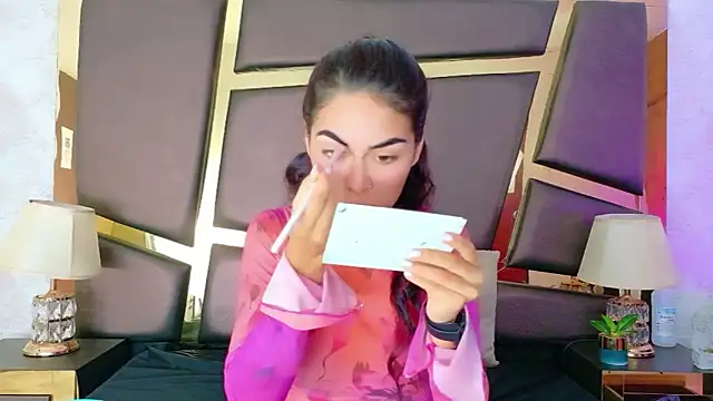 NicoleEsposito online show from 10.04.25