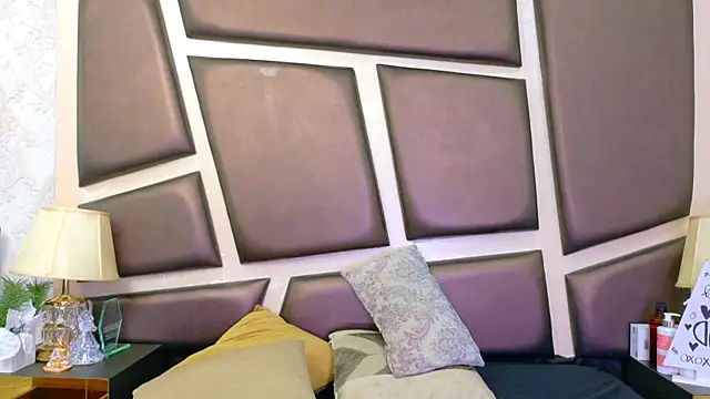 NicoleEsposito online show from 04.25.26