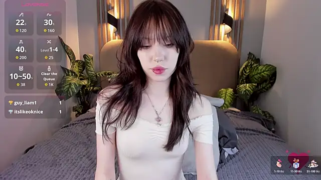 NikkiMiltons online show from 12.03.25