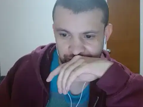 Snapshot of camiloking1720 chatting on 12.03.24 camiloking1720 online show from 12.03.24