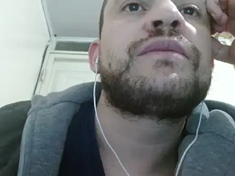 Snapshot of camiloking1720 chatting on 12.12.24 camiloking1720 online show from 12.12.24