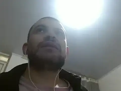 Snapshot of camiloking1720 chatting on 01.12.25 camiloking1720 online show from 01.12.25