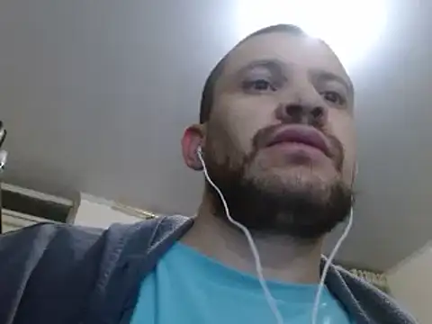 Snapshot of camiloking1720 chatting on 01.15.25 camiloking1720 online show from 01.15.25