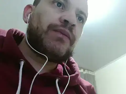 Snapshot of camiloking1720 chatting on 01.18.25 camiloking1720 online show from 01.18.25