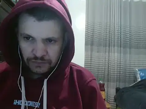 Snapshot of camiloking1720 chatting on 01.18.25 camiloking1720 online show from 01.18.25