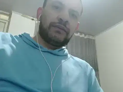 Snapshot of camiloking1720 chatting on 01.22.25 camiloking1720 online show from 01.22.25