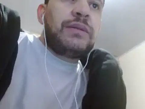 Snapshot of camiloking1720 chatting on 01.27.25 camiloking1720 online show from 01.27.25