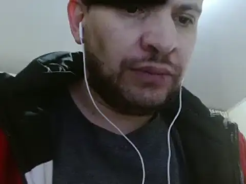 Snapshot of camiloking1720 chatting on 01.28.25 camiloking1720 online show from 01.28.25