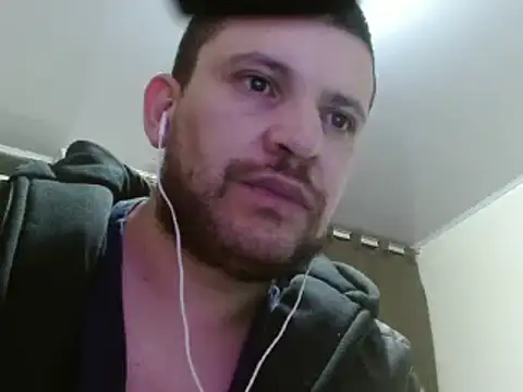 Snapshot of camiloking1720 chatting on 02.04.25 camiloking1720 online show from 02.04.25