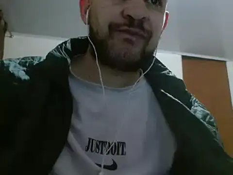 Snapshot of camiloking1720 chatting on 02.08.25 camiloking1720 online show from 02.08.25