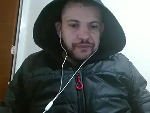 Snapshot of camiloking1720 chatting on 02.13.25 camiloking1720 online show from 02.13.25